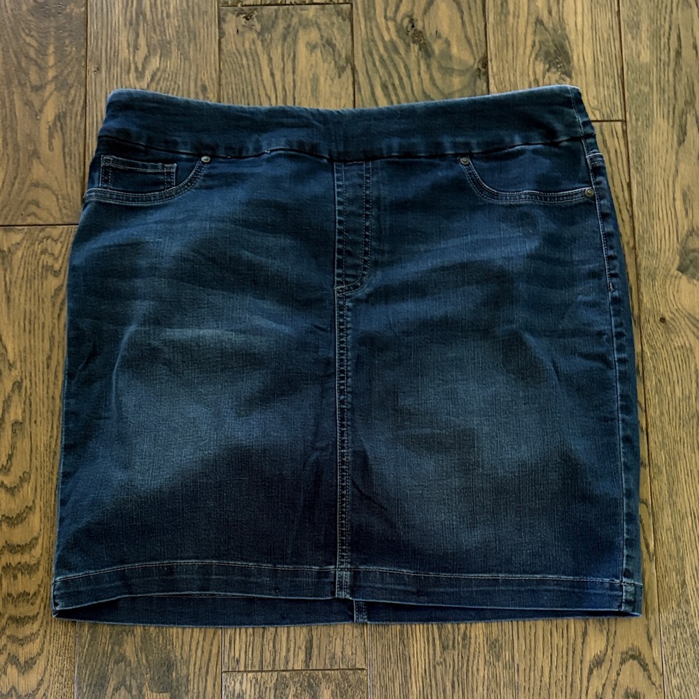 Chico's sz 1.5 Denim Skort